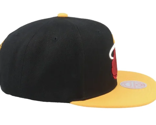 Miami Heat Core Basics Black/Yellow Snapback - Mitchell & Ness