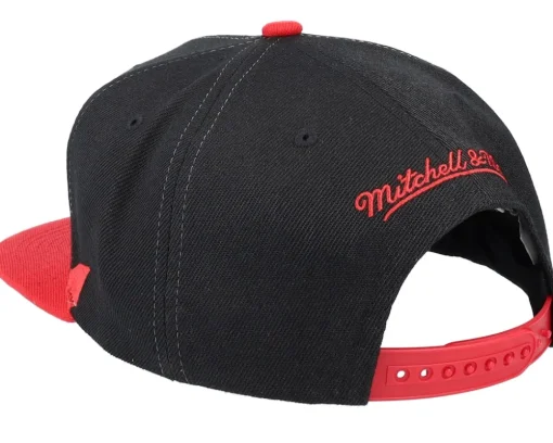 Miami Heat Sharktooth Black/Red Snapback - Mitchell & Ness