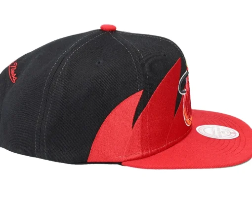 Miami Heat Sharktooth Black/Red Snapback - Mitchell & Ness