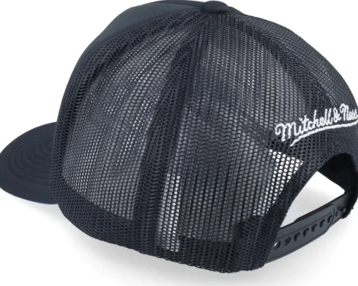 New York Knicks Rock On Black Trucker - Mitchell & Ness