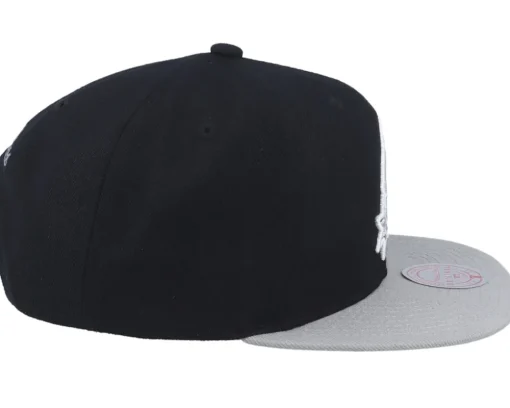 San Antonio Spurs Team 2 Tone 2.0 Black/Grey Snapback - Mitchell & Ness